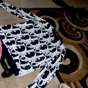 I’m selling this Dior pull over simply because it has been worn once